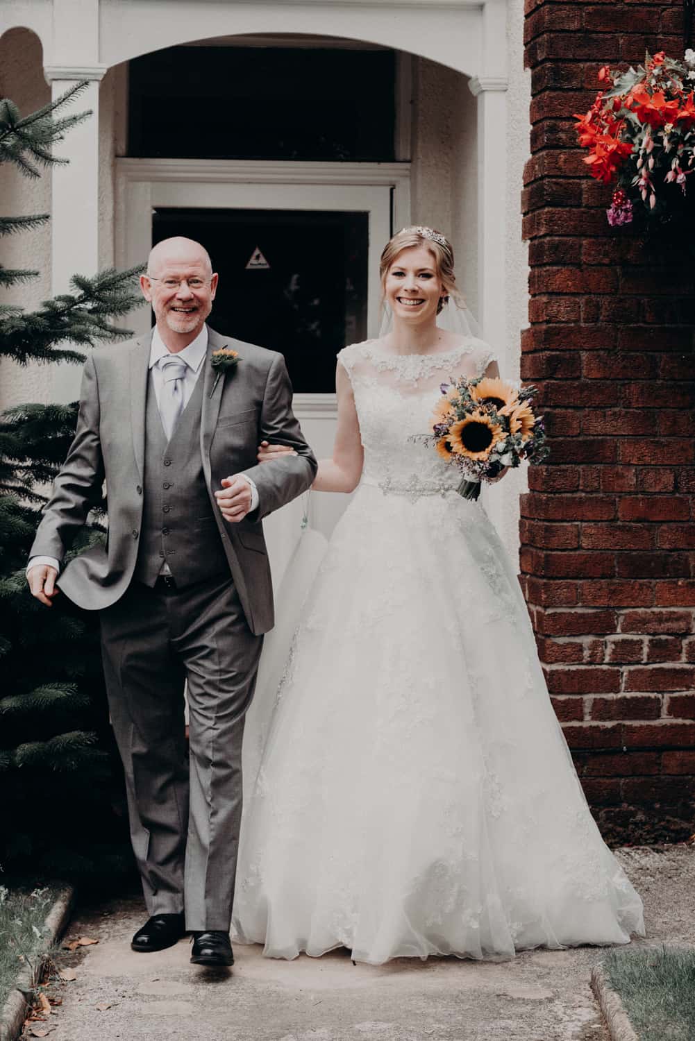 bride and her dad leaving the house