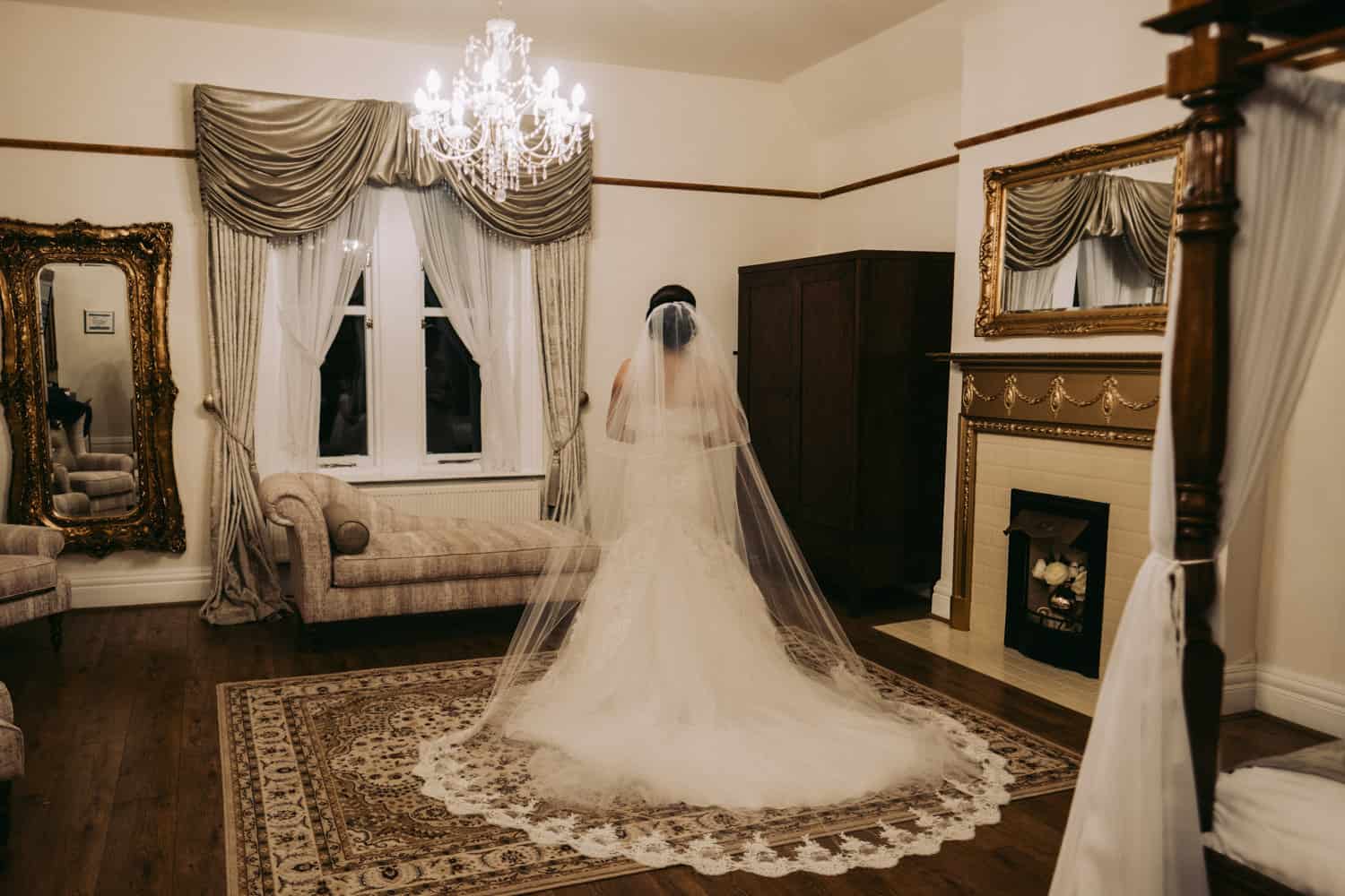 bridal portrait int eh bridal suite